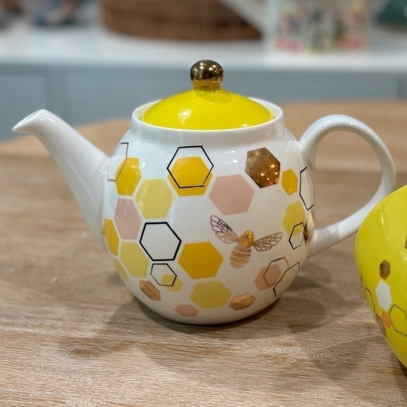 NWOT Paper Source Hello Honey Queen Bee Tea Set Bundle Collection, Set of 5 - Picture 10 of 16